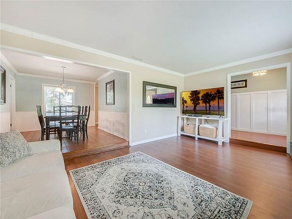 4th image of 205 Harrogate Pl