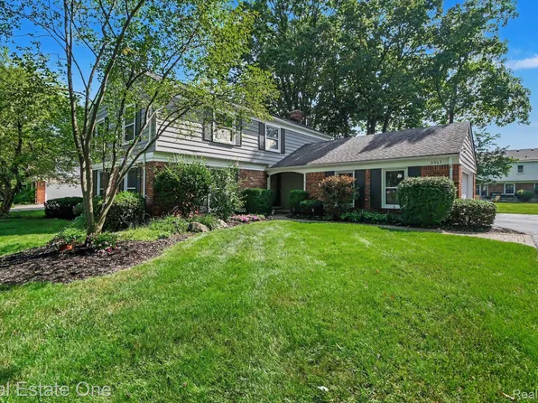 5963 Barnstable Ct, West Bloomfield, MI 48322