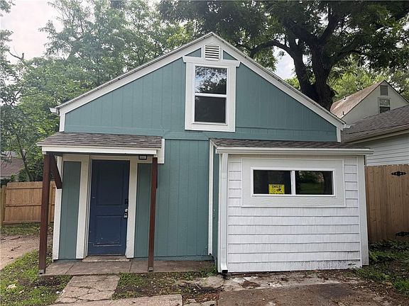 2nd image of 4423 Mission Rd