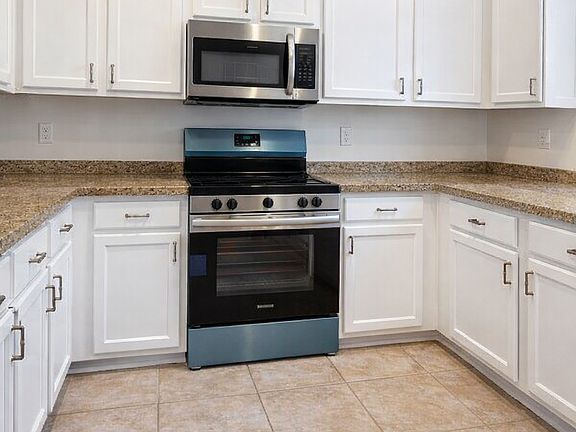 4th image of 833 Millbrae Ct Unit 4