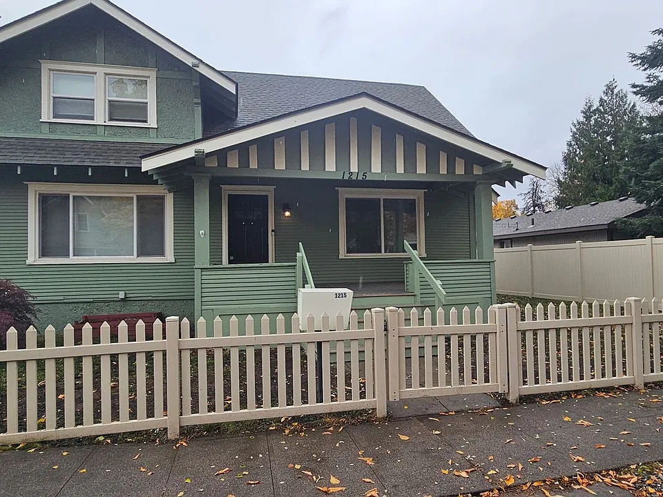 1215 E Montgomery Ave