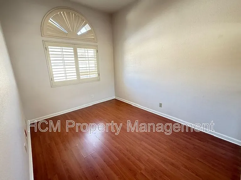 46 Almador — Photo 22