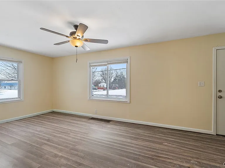 429 Beechwood Ave — Photo 4