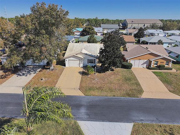 3rd image of 1626 Willow Run