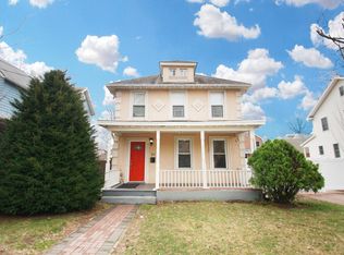 31 Clement St, Glen Cove, NY 11542