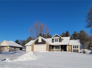 2291 Golf View Dr, River Falls, WI 54022
