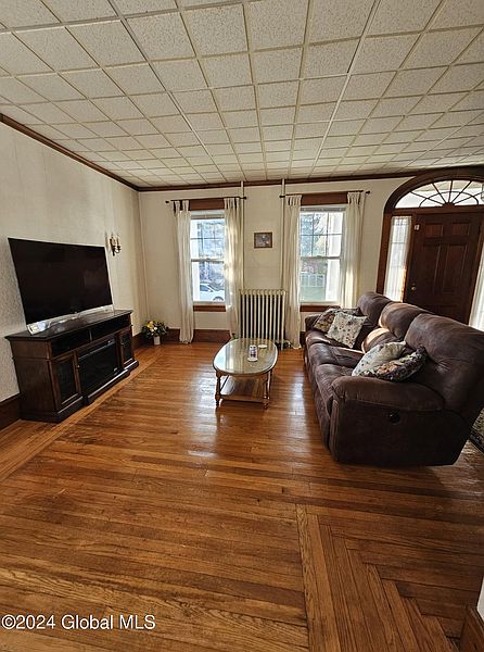 3rd image of 22 Mann Avenue