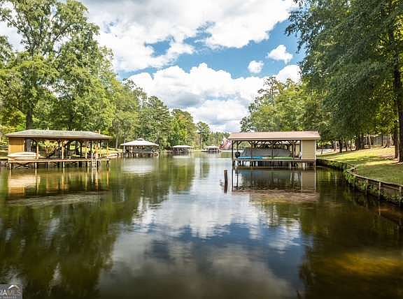 3rd image of 182 Twisting Hill Rd