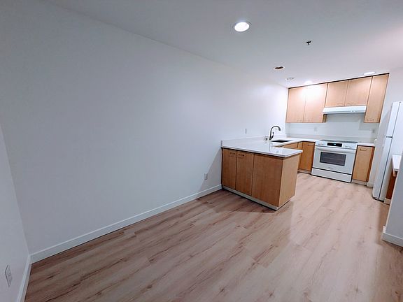 4th image of 2440 54th Pl SW APT 8