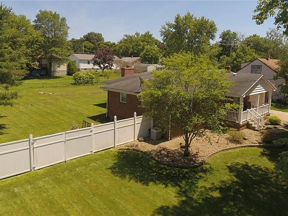 3rd image of 7563 Clovermead Ave