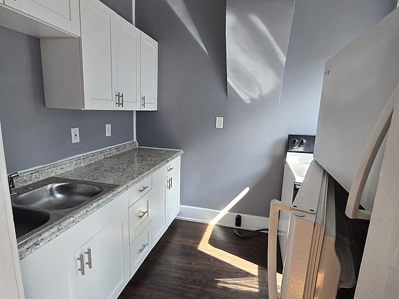 5th image of 1012 N Superior St #2