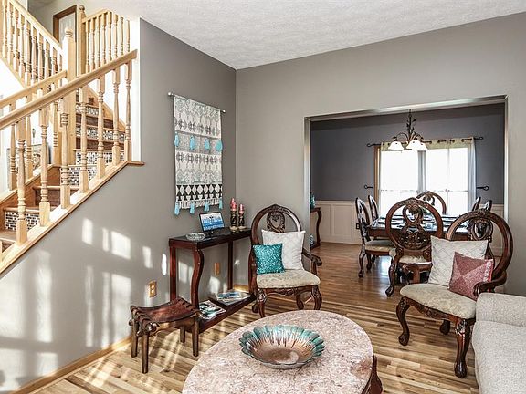 5th image of 417 Maple Springs Dr