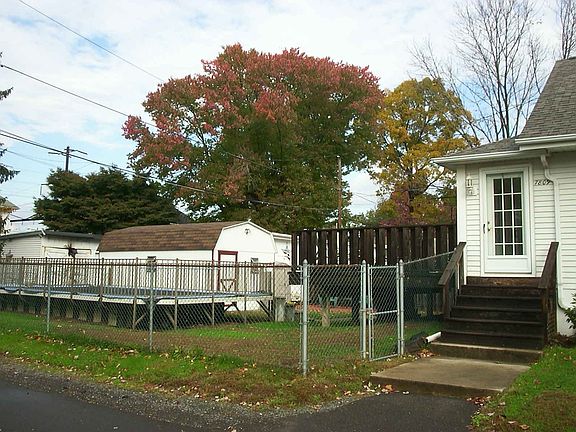 Exterior sideRear w/(2) 1 car garages