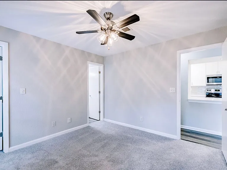 Live Easy. Live Elevated. Live 2100 Defoors. — Photo 136