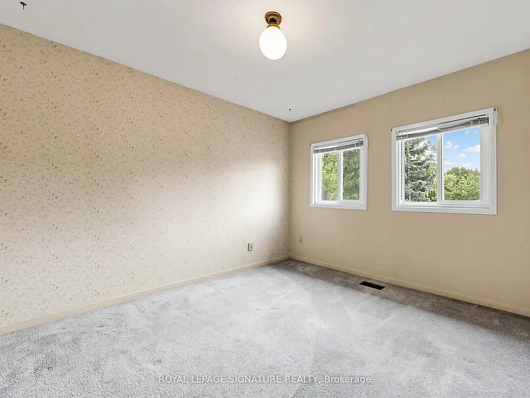94 Howlett Ave — Photo 35