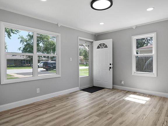 4th image of 2332 Vermillion St