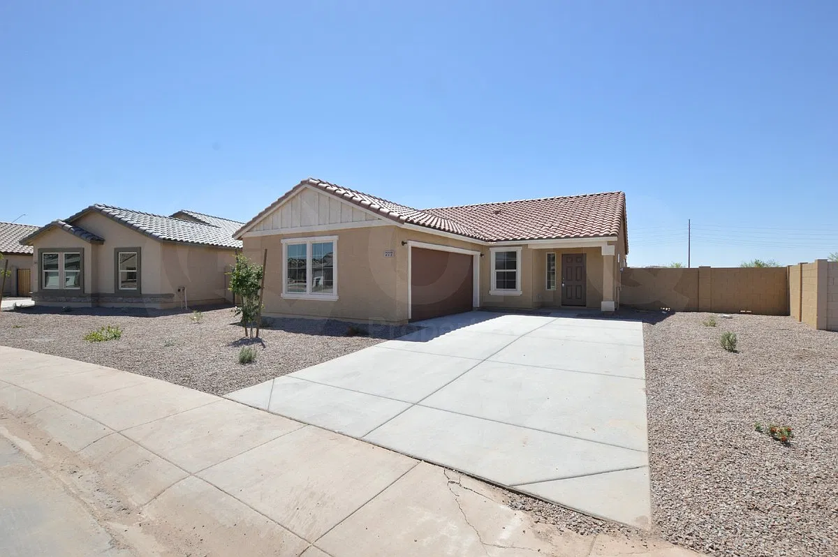 3 bed, 2.0 bath, 1375 sqft, $1,549 — Photo 2