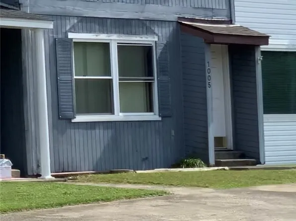 1005 Fairway Gdns, Hurricane, WV 25526