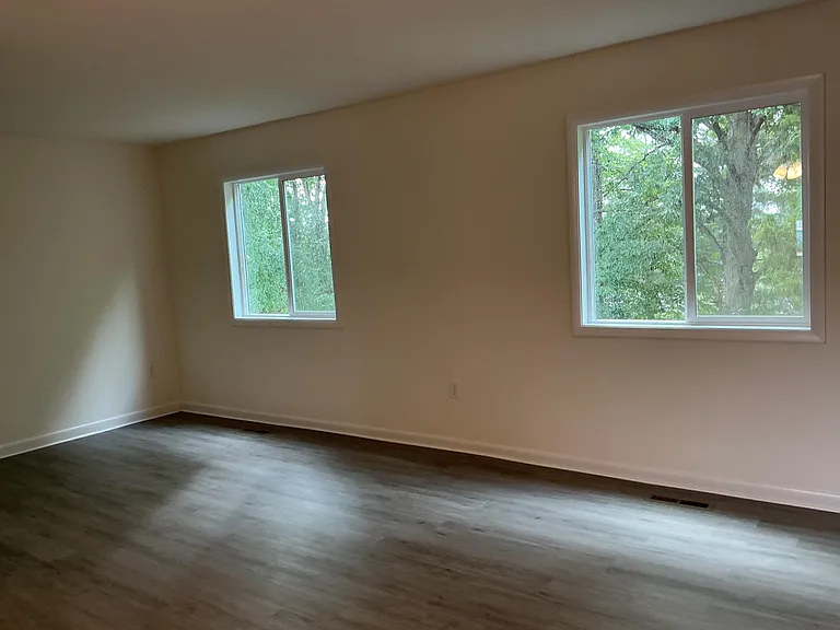 18 Wayside Ct — Photo 3