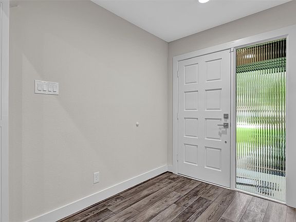4th image of 1907 Hickory Creek Dr