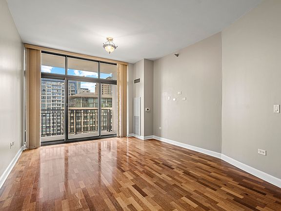 3rd image of 1322 S Prairie Ave Unit 1509