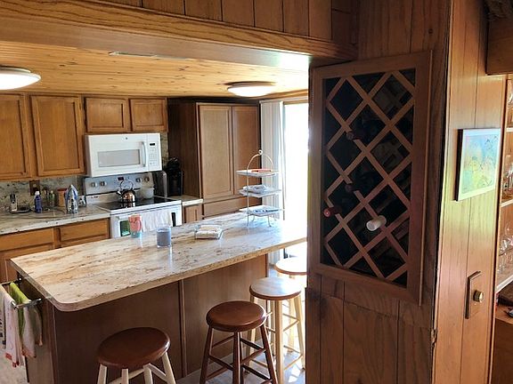 5th image of 15711 Pretty Lake Dr