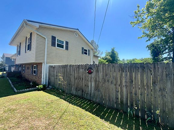 3rd image of 583 Pinewood Cir
