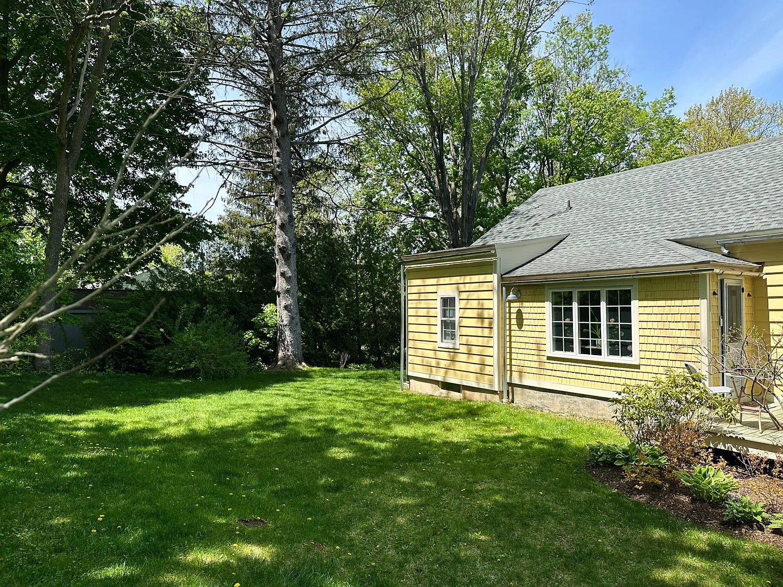 48 Midway Ave — Photo 3
