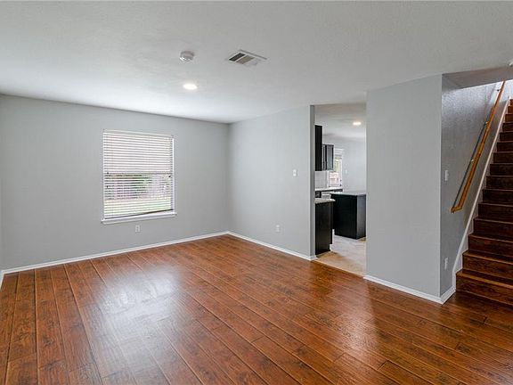 5th image of 202 Whitfield St