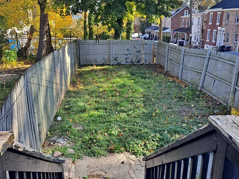 1100 Green St — Photo 8