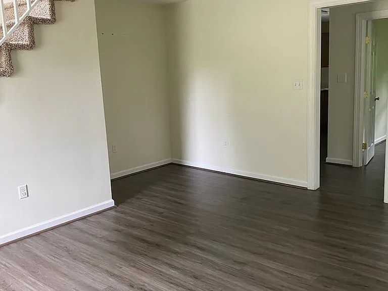 214 Pine St — Photo 2