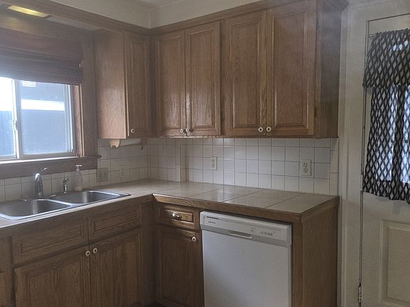 2nd image of 1552 2nd St