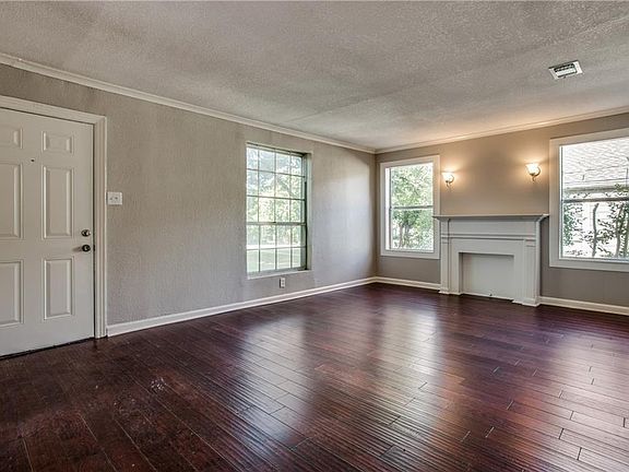 3rd image of 2715 Timberline Dr