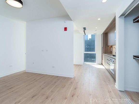 3rd image of 290 W Grand Ave #3509