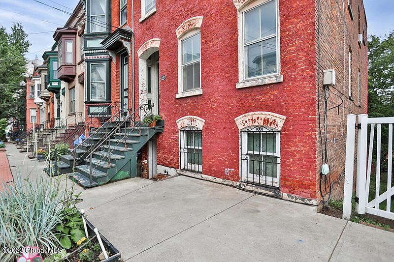 3rd image of 30 Irving Street