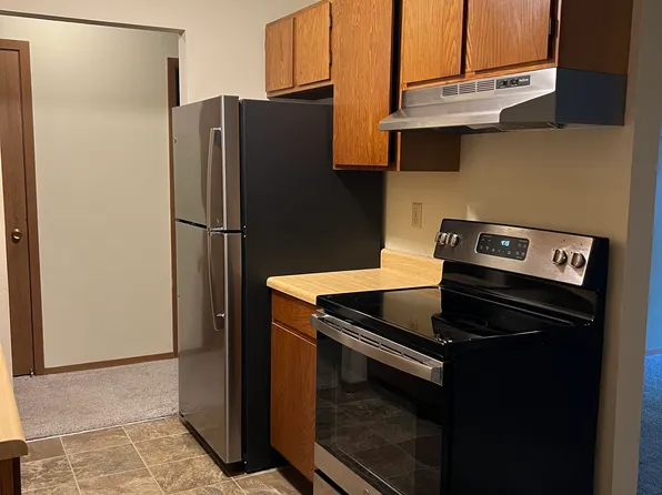 922 N Benton Dr, Sauk Rapids, MN 56379