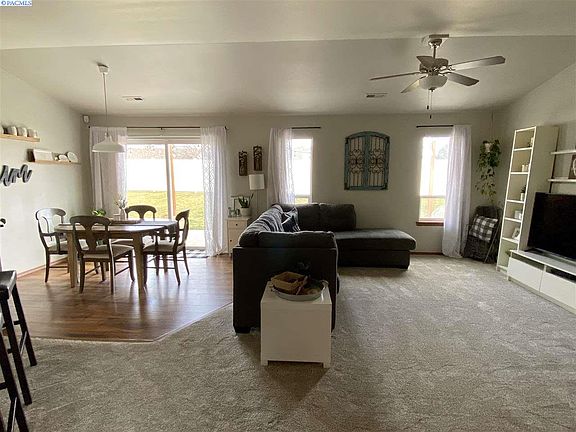 2nd image of 1570 Larkspur Dr