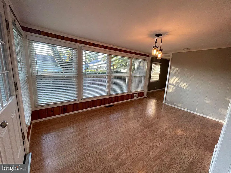 895 Lower Ferry Rd — Photo 12