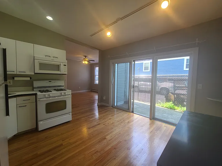 9 Vinton St #1 — Photo 5