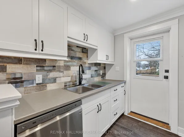 90 Church St, Bradford West Gwillimbury, ON L3Z 1P9