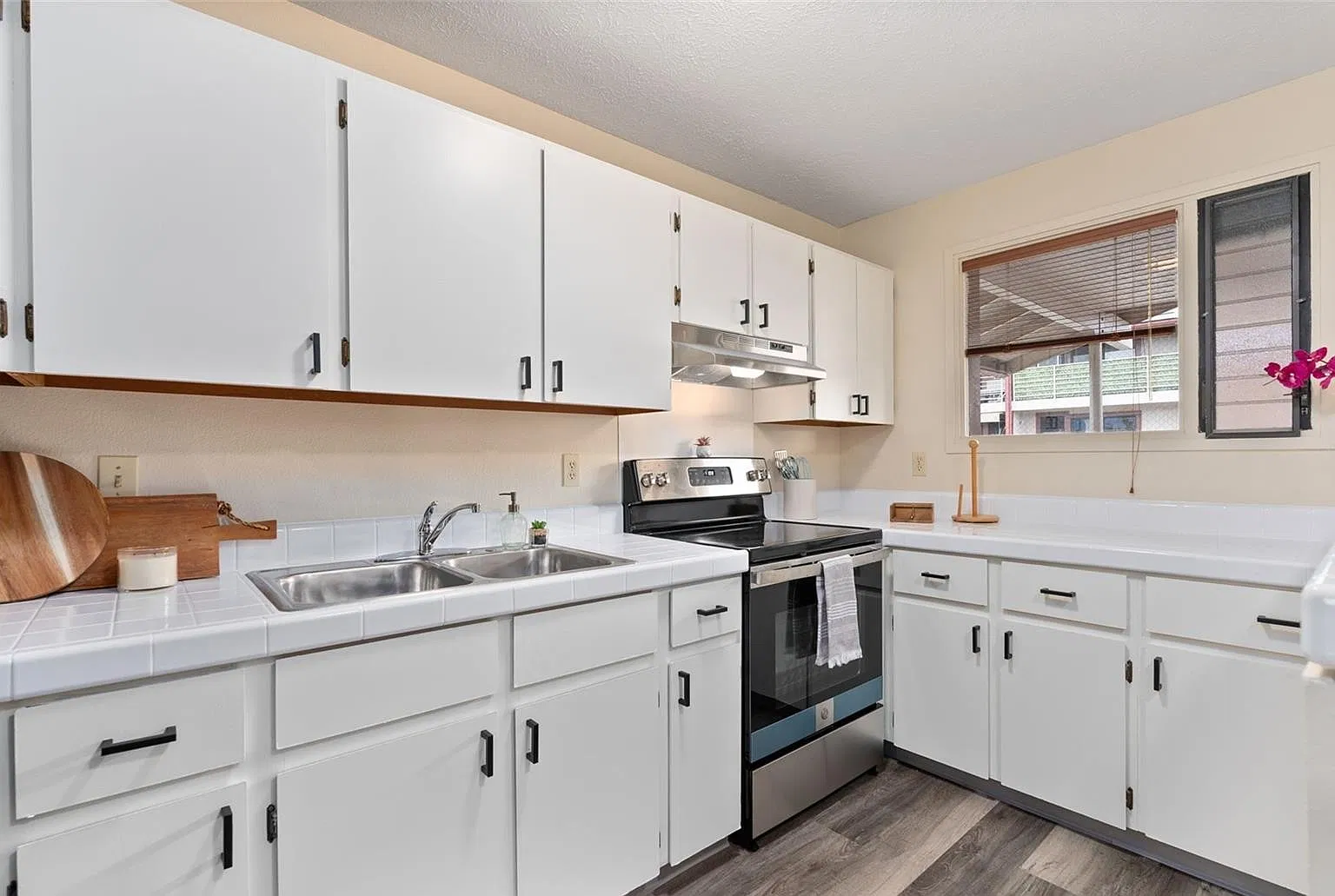 2 bed, 736 sqft, $2,600 — Photo 2