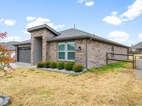 2nd image of 26428 Columbia Crest Dr