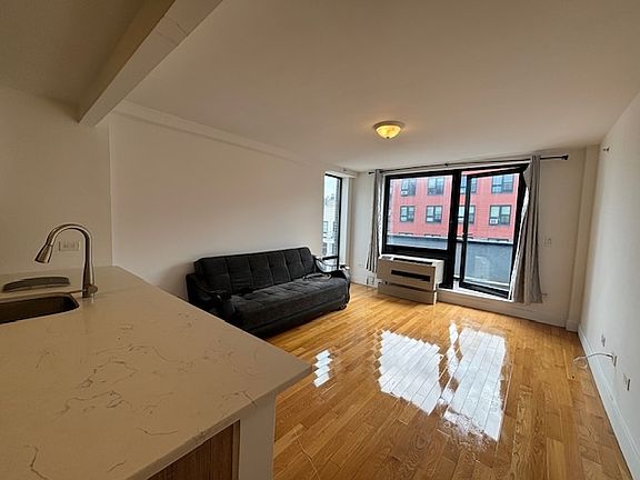 4th image of 44 E 132nd St APT 7
