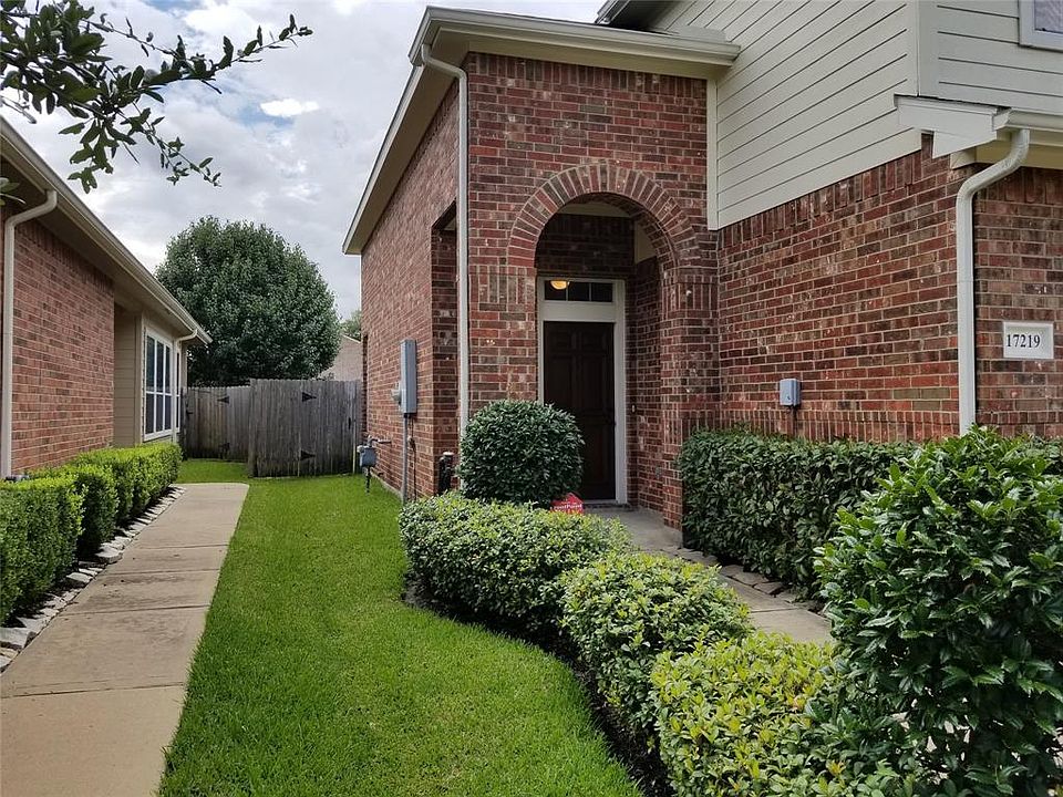 1st image of 17219 Brookhollow Court Dr