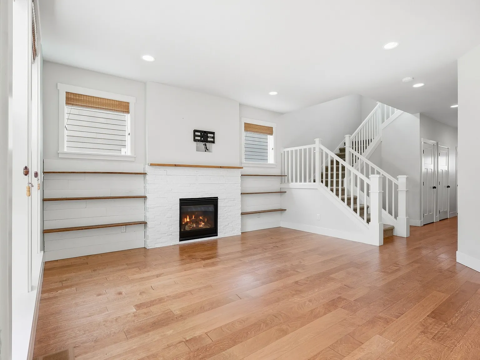 3 bed, 2.5 bath, 1663 sqft, $3,095 — Photo 3
