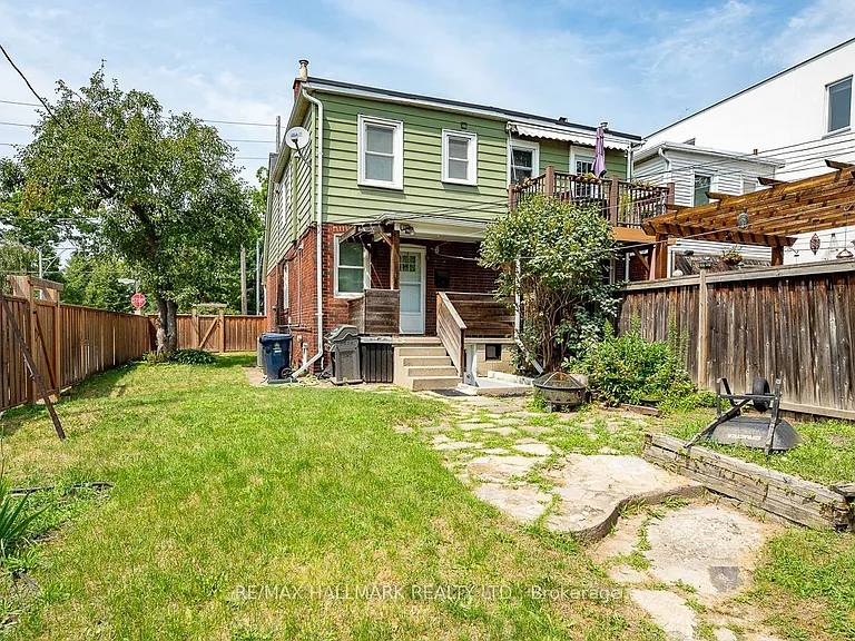 2159 Gerrard St E #UPPER — Photo 12