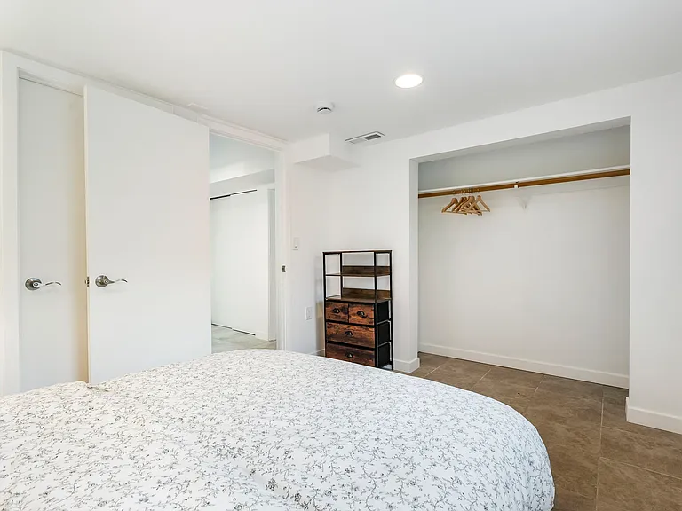 7906 N Brandon Ave #B — Photo 15