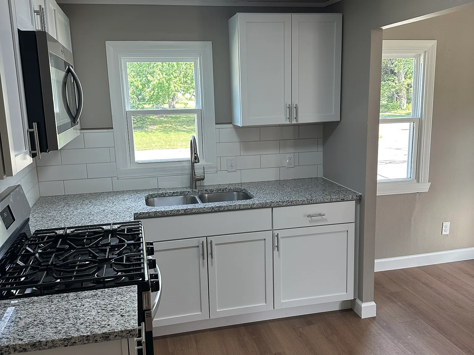 2 bed, 900 sqft, $1,800 — Photo 3
