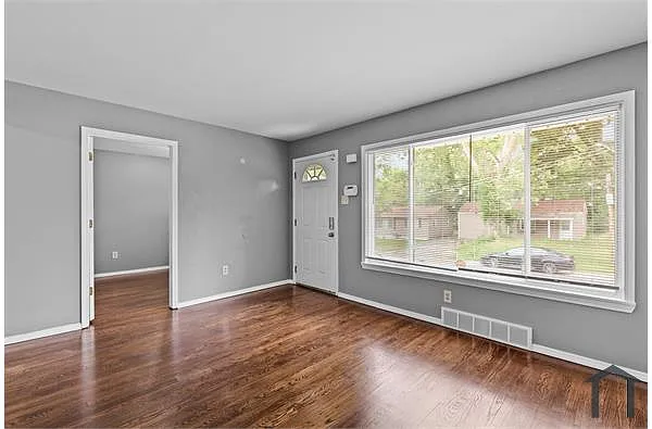 128 Buddie Ave photo 1