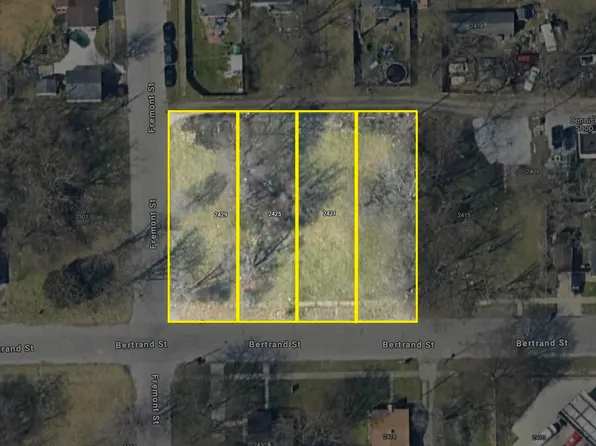 2421 Bertrand St, South Bend, IN 46628